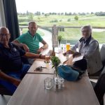 Abram Koos en Trix aan de gezellige nazit