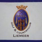 Het logo van Liemeer staat op iedere holevlag